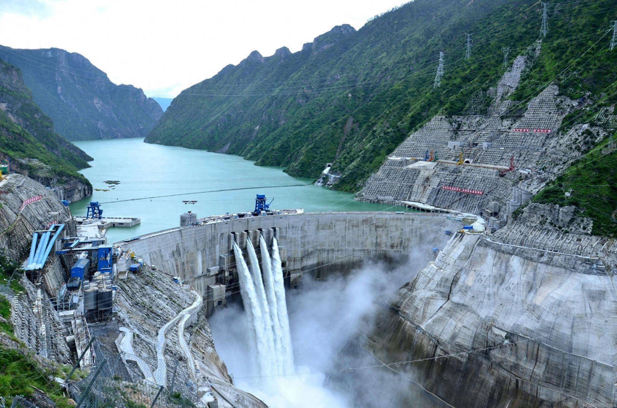 世界**水电泄压阀研制成功(图1)